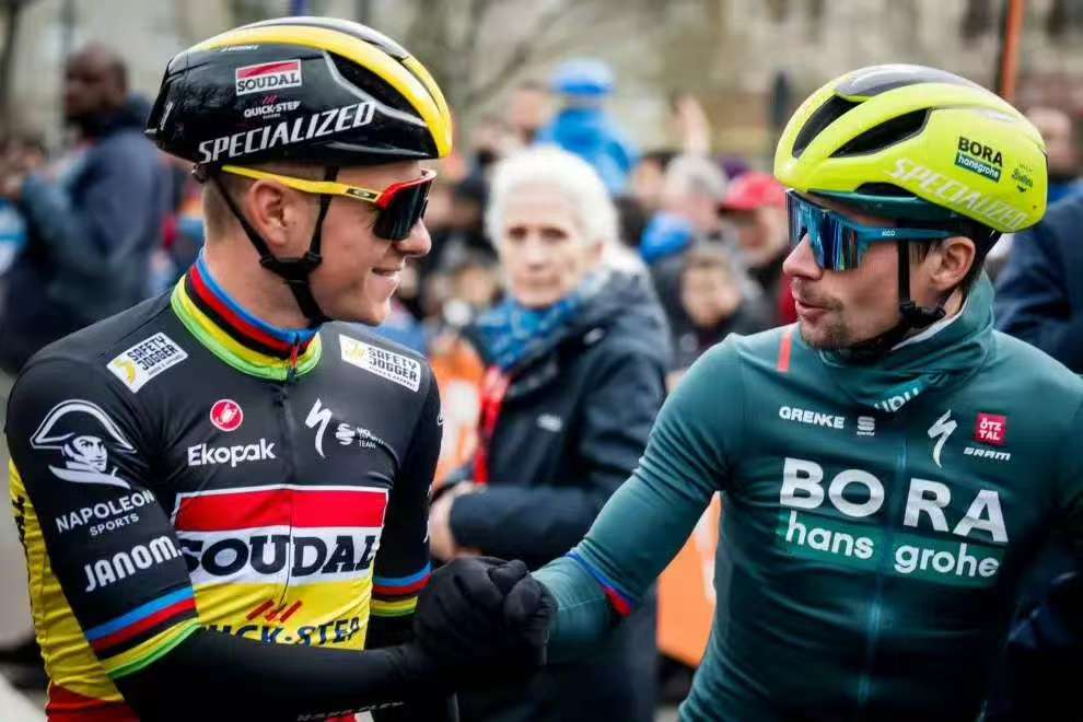 En trevejskamp i Tour de France? Den ultimative spænding venter næste år